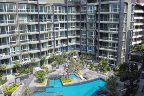 Condo in Pattaya, Thailand, 2 bedrooms  № 197271