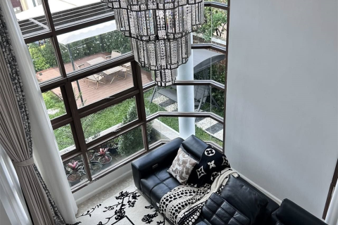 House in Bangkok, Thailand 4 bedrooms № 190383