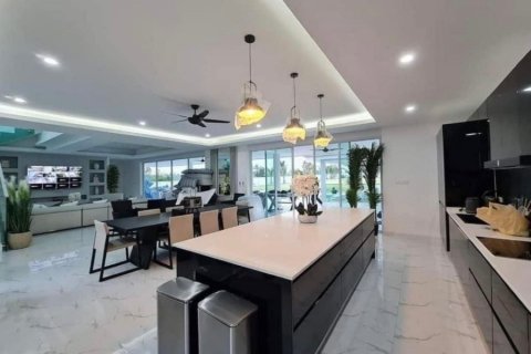 Villa in Hua Hin, Thailand 4 bedrooms № 168663 - photo 8