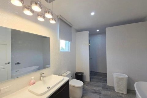 Villa in Hua Hin, Thailand 4 bedrooms № 168663 - photo 15