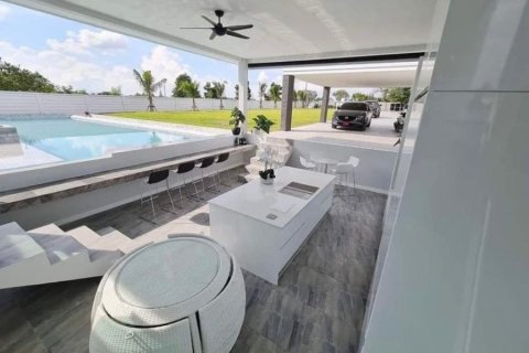 Villa in Hua Hin, Thailand 4 bedrooms № 168663 - photo 17