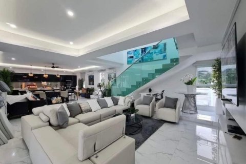 Villa in Hua Hin, Thailand 4 bedrooms № 168663 - photo 9