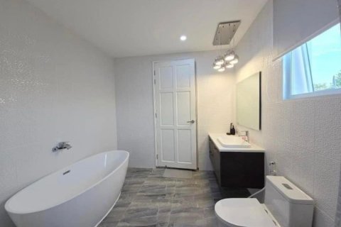 Villa in Hua Hin, Thailand 4 bedrooms № 168663 - photo 13
