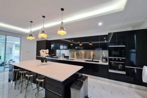Villa in Hua Hin, Thailand 4 bedrooms № 168663 - photo 7