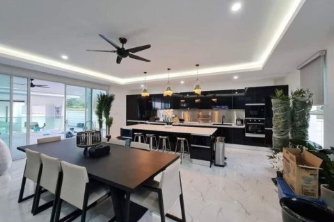 Villa in Hua Hin, Thailand 4 bedrooms № 168663 - photo 6