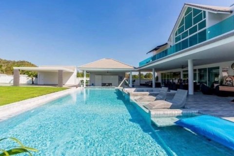 Villa in Hua Hin, Thailand 4 bedrooms № 168663 - photo 2