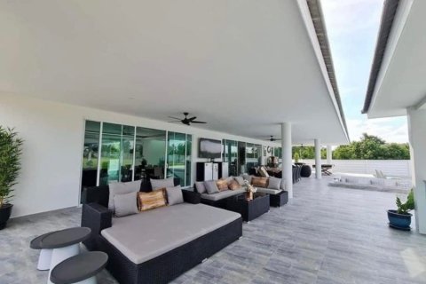 Villa in Hua Hin, Thailand 4 bedrooms № 168663 - photo 5