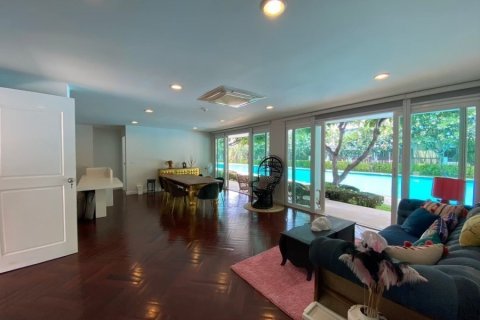 Condo in Hua Hin, Thailand, 4 bedrooms  № 168659 - photo 6