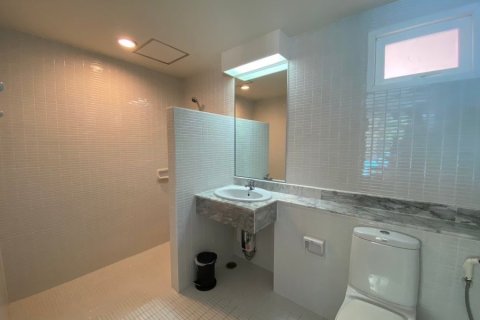 Condo in Hua Hin, Thailand, 4 bedrooms  № 168659 - photo 16