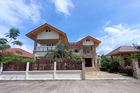 Maison à Pattaya, Thaïlande 6 chambres № 196879