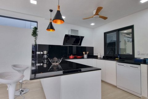 Вилла в Чалонге, Таиланд с 3 спальнями  № 134361 - фото 7