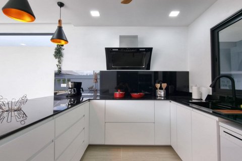 Вилла в Чалонге, Таиланд с 3 спальнями  № 134361 - фото 8