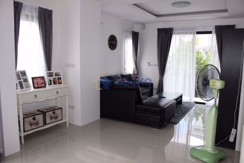 House in Pattaya, Thailand 3 bedrooms № 201880 - photo 2