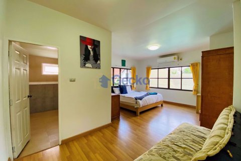 House in Pattaya, Thailand 6 bedrooms № 201879 - photo 20