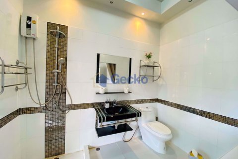 House in Pattaya, Thailand 6 bedrooms № 201879 - photo 17