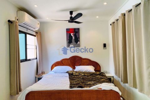 House in Pattaya, Thailand 6 bedrooms № 201879 - photo 16