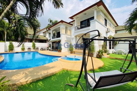 House in Pattaya, Thailand 6 bedrooms № 201879