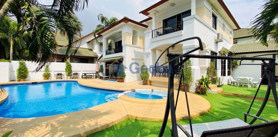 House in Pattaya, Thailand 6 bedrooms № 201879