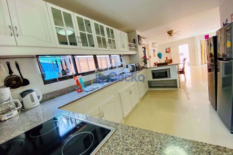 House in Pattaya, Thailand 6 bedrooms № 201879 - photo 11