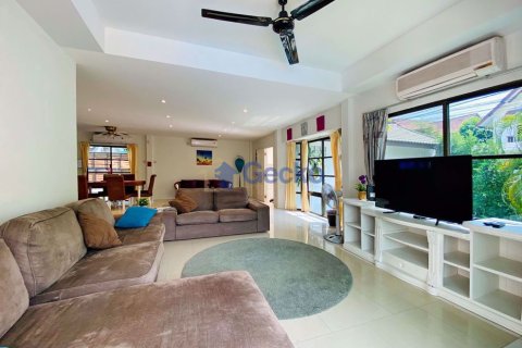 House in Pattaya, Thailand 6 bedrooms № 201879 - photo 7
