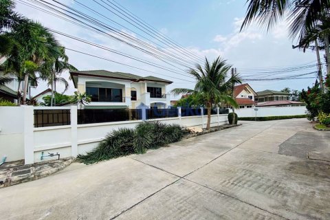 House in Pattaya, Thailand 6 bedrooms № 201879 - photo 2