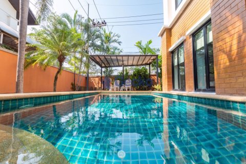 House in Pattaya, Thailand 3 bedrooms № 201877 - photo 2