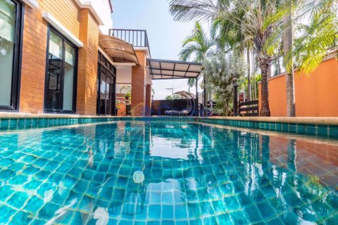 House in Pattaya, Thailand 3 bedrooms № 201877