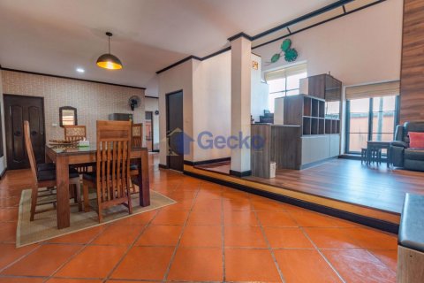 House in Pattaya, Thailand 3 bedrooms № 201877 - photo 13