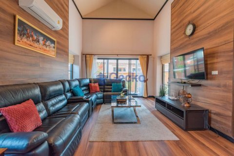 House in Pattaya, Thailand 3 bedrooms № 201877 - photo 17