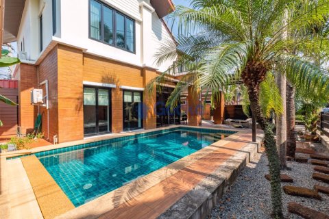 House in Pattaya, Thailand 3 bedrooms № 201877 - photo 7