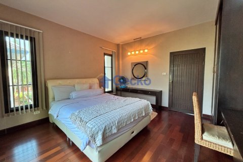 House in Pattaya, Thailand 3 bedrooms № 201878 - photo 17