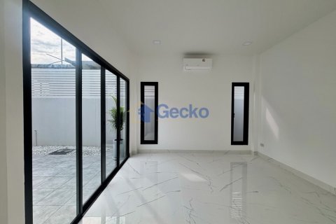House in Pattaya, Thailand 3 bedrooms № 195796 - photo 8