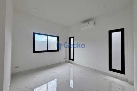 House in Pattaya, Thailand 3 bedrooms № 195796 - photo 6