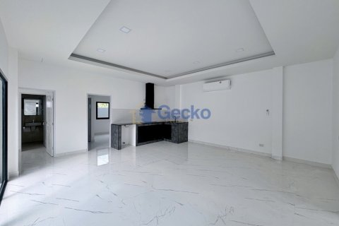 House in Pattaya, Thailand 3 bedrooms № 195796 - photo 13