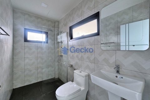 House in Pattaya, Thailand 3 bedrooms № 195796 - photo 14
