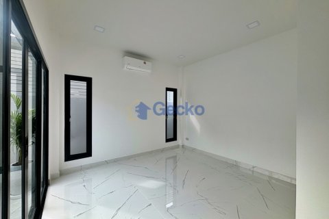 House in Pattaya, Thailand 3 bedrooms № 195796 - photo 5