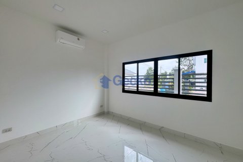 House in Pattaya, Thailand 3 bedrooms № 195796 - photo 7