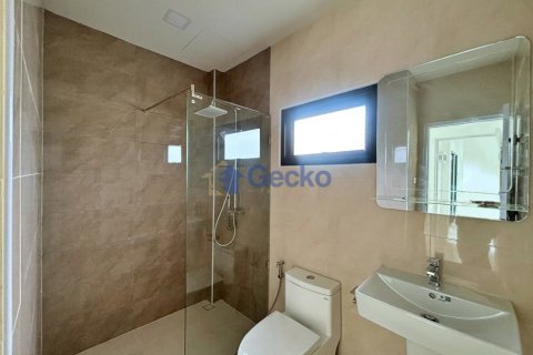 House in Pattaya, Thailand 3 bedrooms № 195796 - photo 15