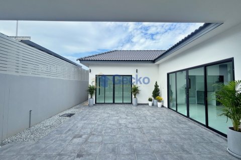 House in Pattaya, Thailand 3 bedrooms № 195796 - photo 3