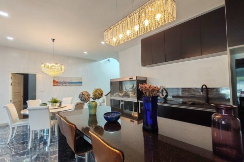 Villa in Chiang Mai, Thailand 5 bedrooms № 141414 - photo 5