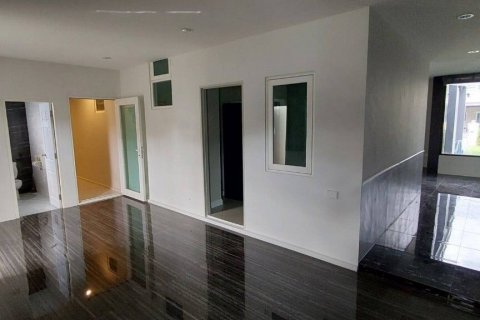 House in Chiang Mai, Thailand 4 bedrooms № 137448 - photo 18