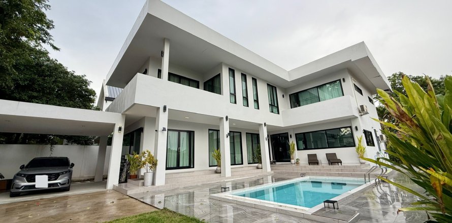 Villa à Chiang Mai, Thaïlande 4 chambres № 137579