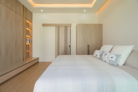 Villa in Phuket, Thailand 3 bedrooms № 137581 - photo 16