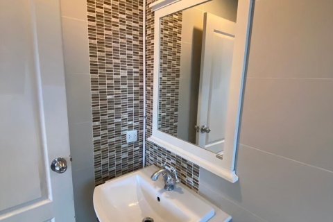 Кондоминиум с 2 спальнями в Пхая Тая, Бангкок, Таиланд № 148170 - фото 9