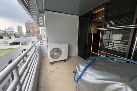 Condo à Watthana, Bangkok, Thaïlande, 2 chambres  № 160583 - photo 13