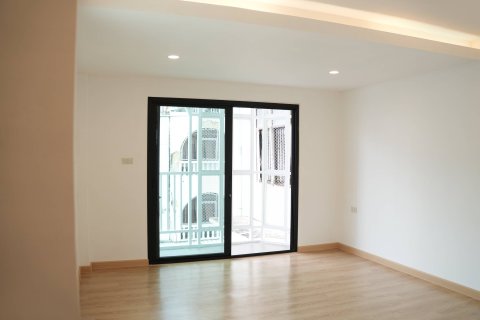 Таунхаус в Бангне, Бангкок, Таиланд с 2 спальнями  № 160578 - фото 6