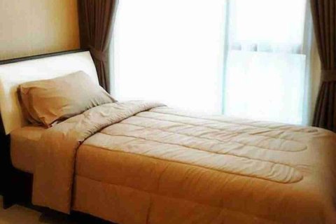Condo in Bangkok, Thailand, 3 bedrooms  № 183660 - photo 10