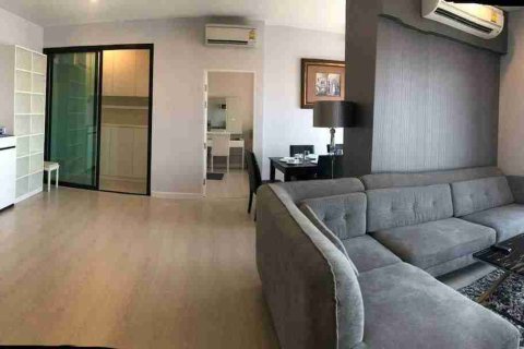 Condo in Bangkok, Thailand, 3 bedrooms  № 183660 - photo 12