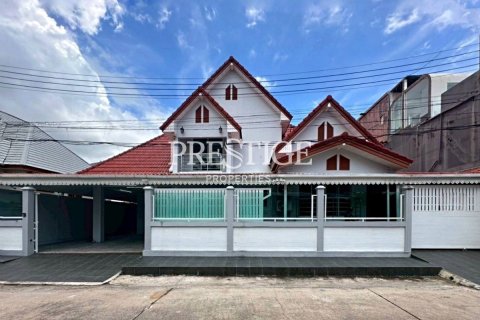 House in Pattaya, Thailand 5 bedrooms № 197981