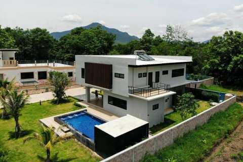 House in Chiang Mai, Thailand 13 bedrooms № 121866 - photo 1